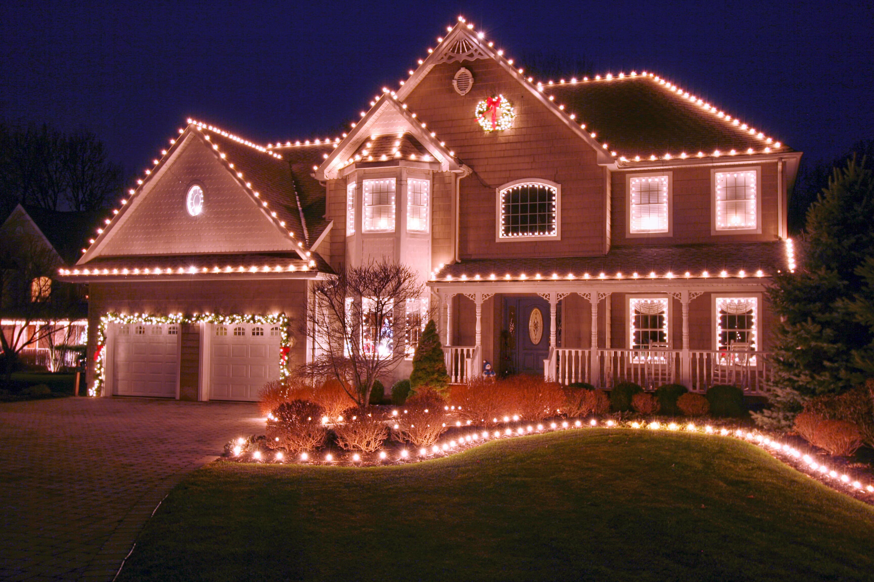 Reynolds home holiday lighting