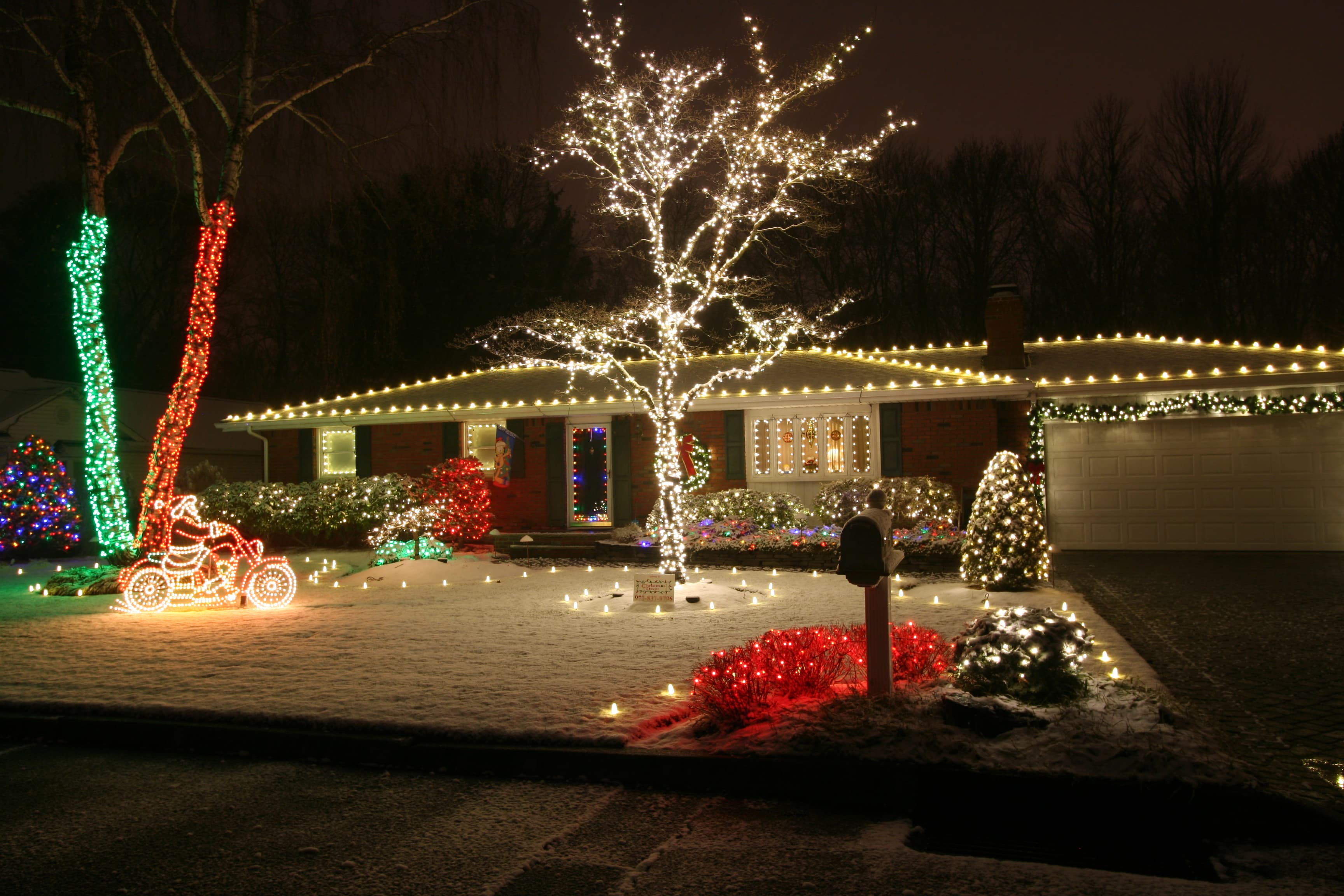 Tkaczenko residence Christmas lights